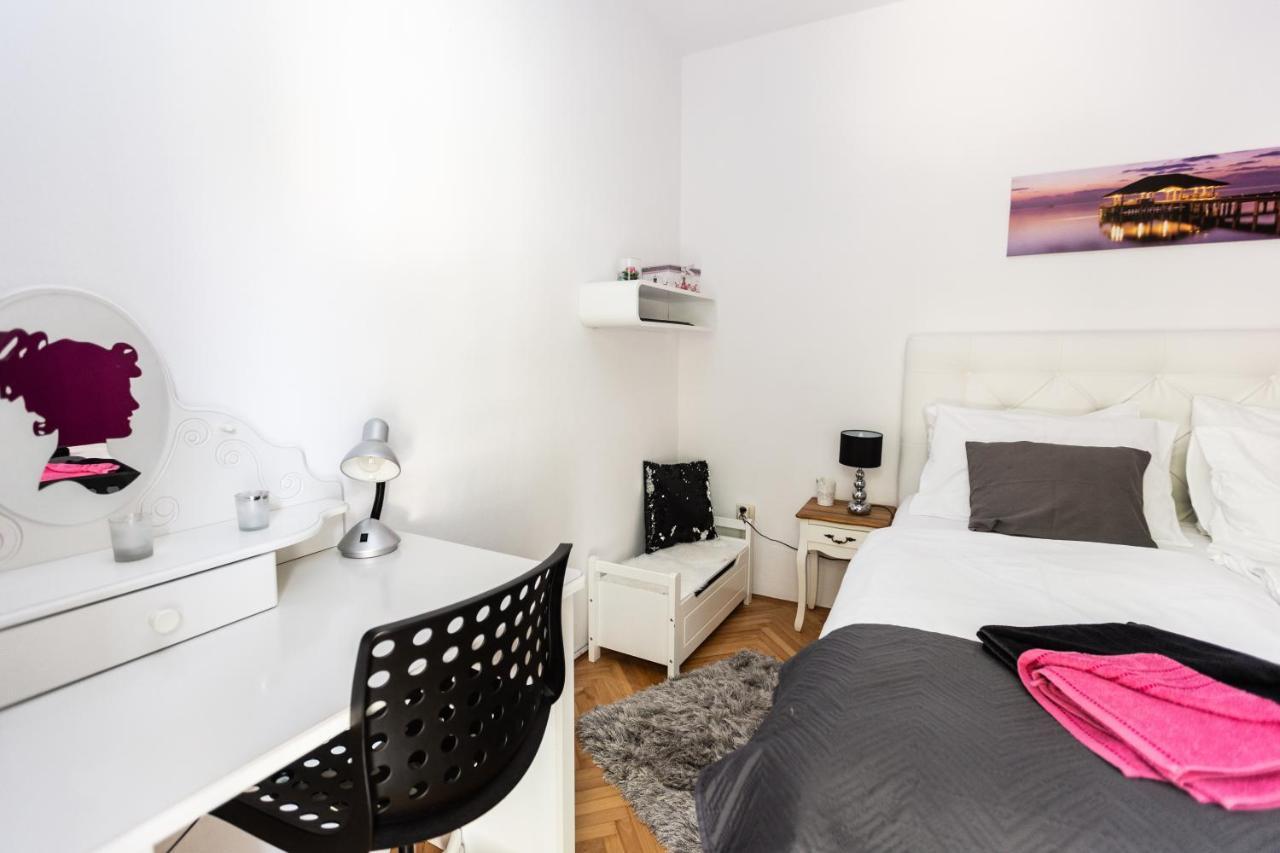 פודסטראנה Luxury Apartments Mia מראה חיצוני תמונה