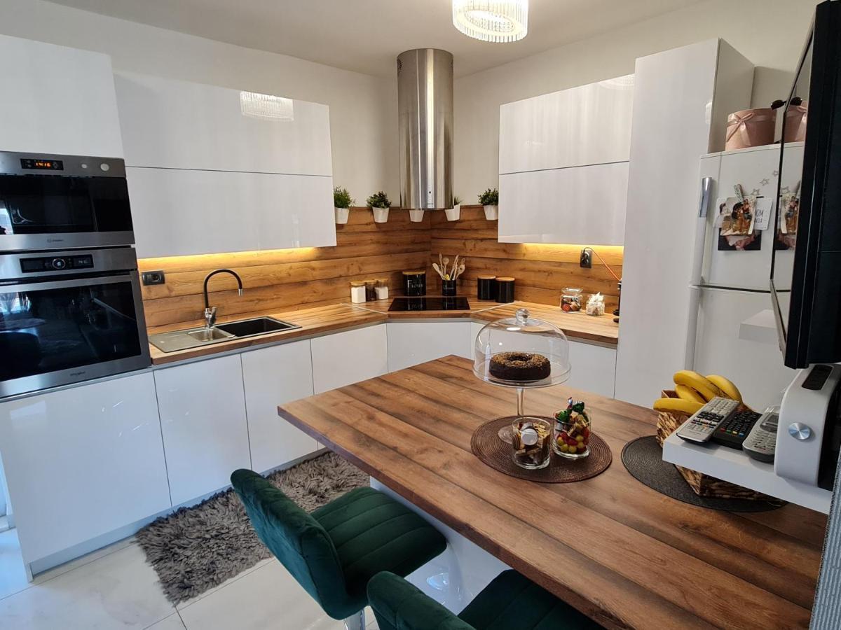 פודסטראנה Luxury Apartments Mia מראה חיצוני תמונה