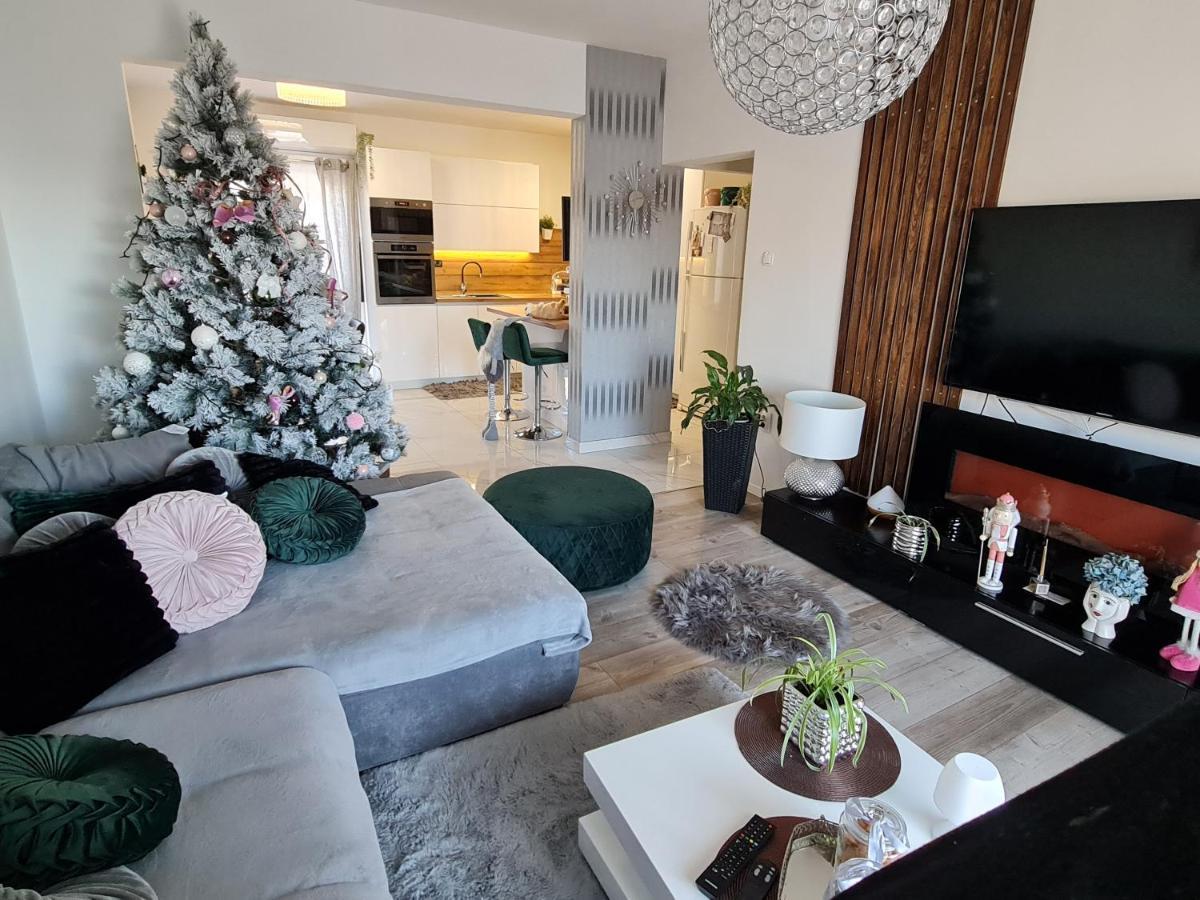 פודסטראנה Luxury Apartments Mia מראה חיצוני תמונה