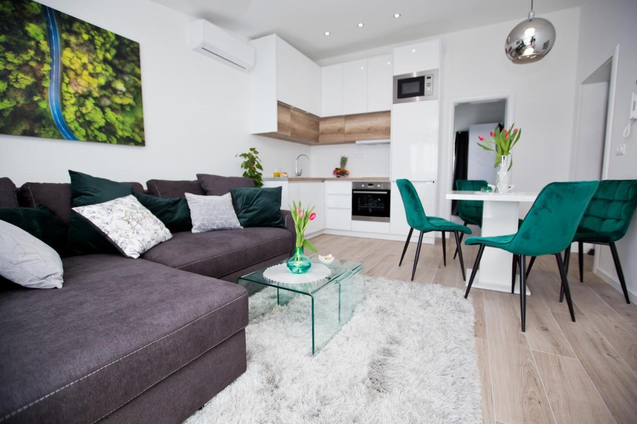 פודסטראנה Luxury Apartments Mia מראה חיצוני תמונה