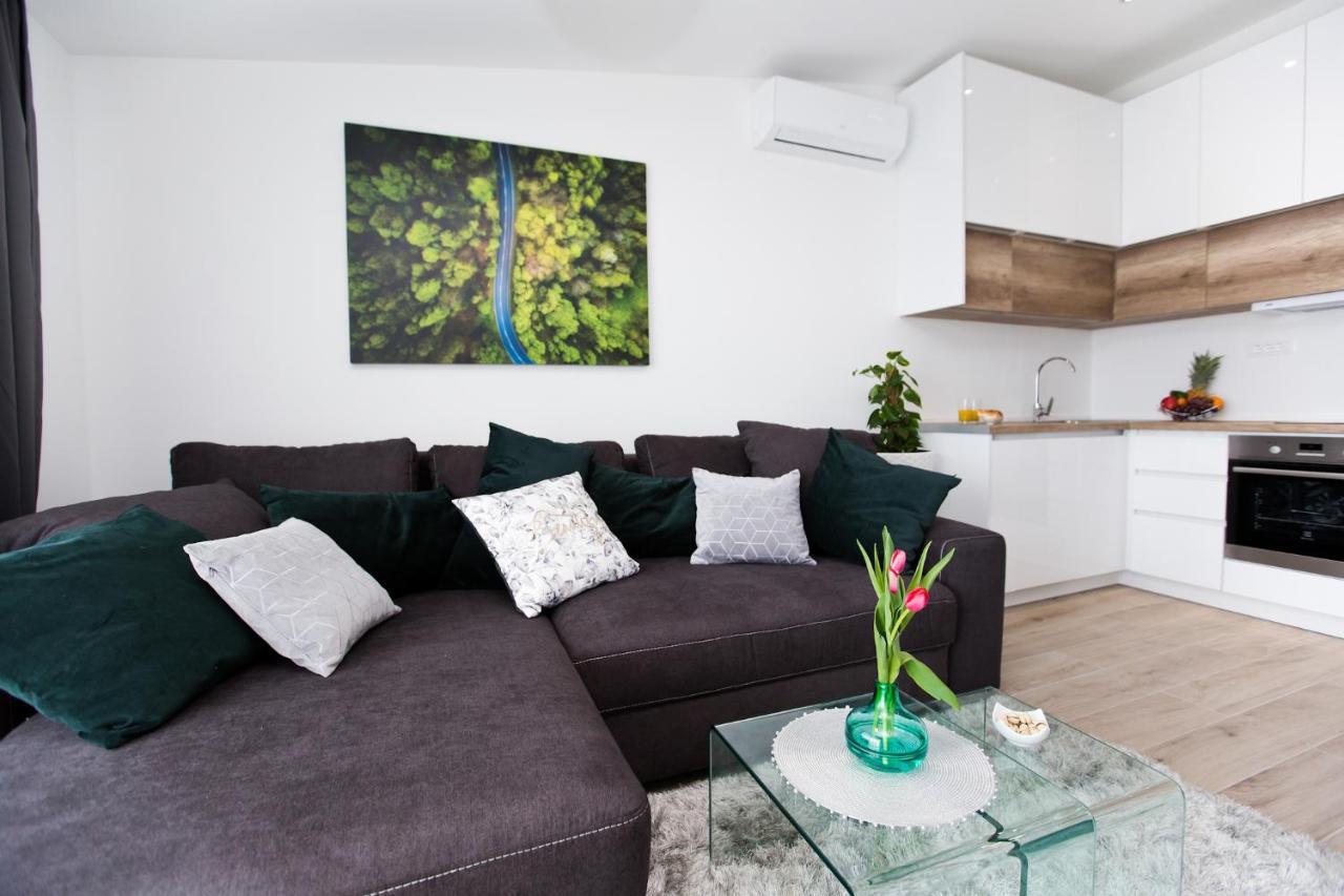פודסטראנה Luxury Apartments Mia מראה חיצוני תמונה